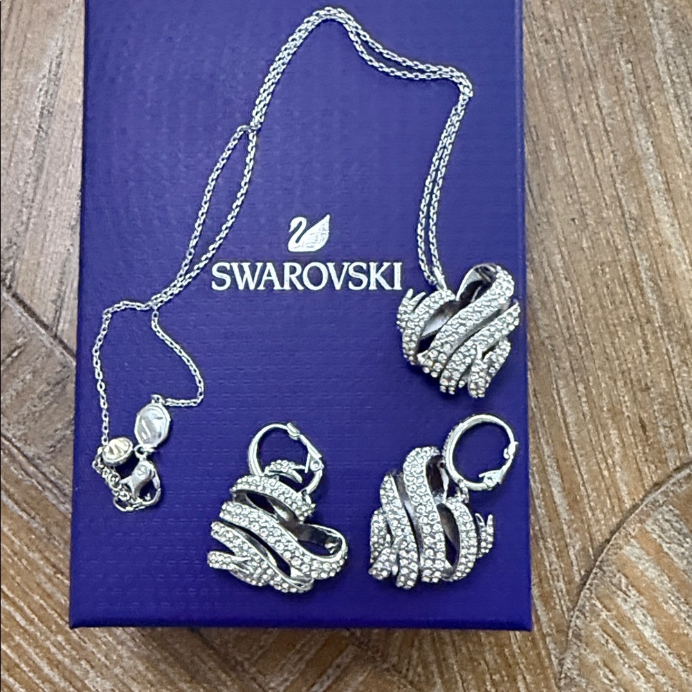 Swarovski Silver and White Necklace Set